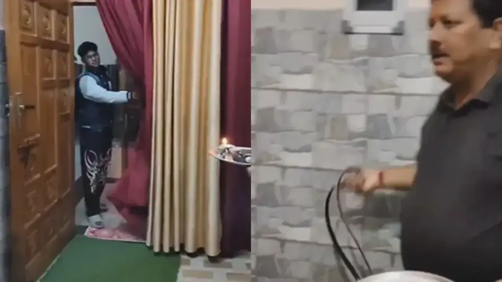 When son came home late, father performed aarti in a unique way, you will laugh after watching the video