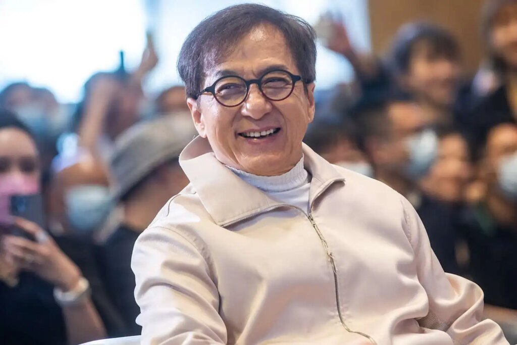 When there is darkness everywhere and hope is gone, then these teachings of Jackie Chan will be your support.