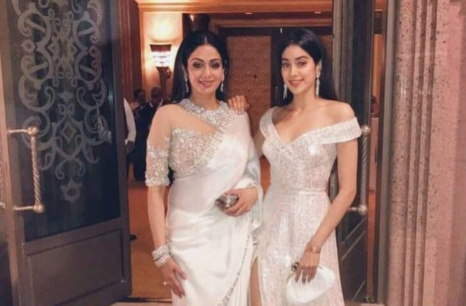 ≡ 10 Bollywood Actresses Who Are Attractive Carbon Copies of Their Mothers 》 Her Beauty