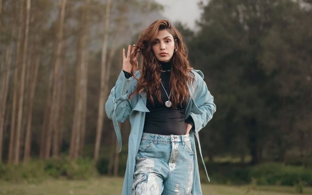 ≡ 10 interesting and untold facts about Rhea Chakraborty, which will surprise you 》 Her Beauty