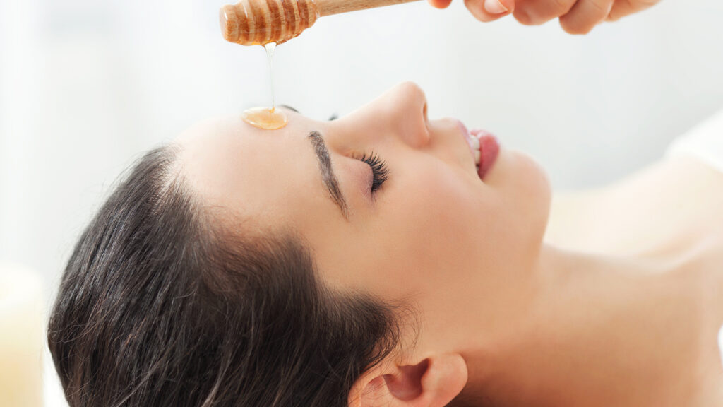 ≡ 7 amazing benefits of honey for skin 》 Her Beauty