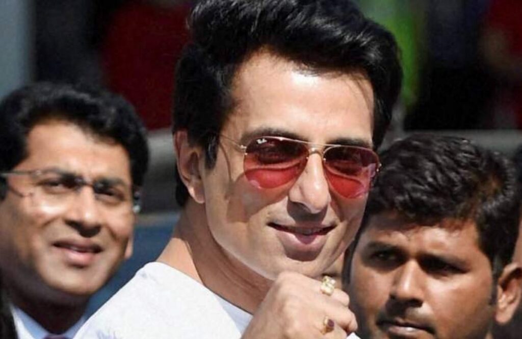 ≡ 7 reasons that made Sonu Sood the star of 2020 ➤ Brain Berries