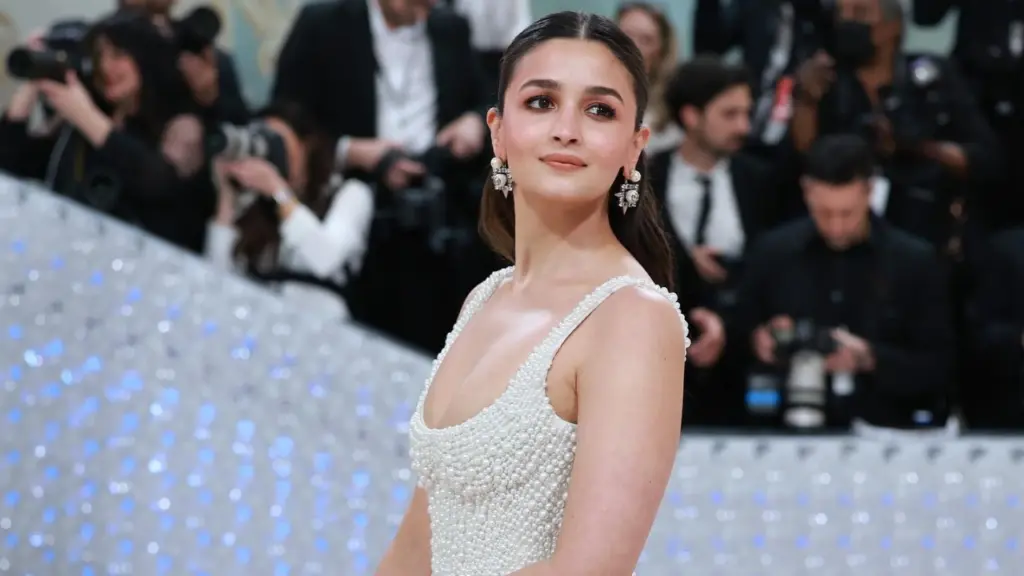≡ Not only Alia Bhatt, these actresses were also thrown out of films overnight, the truth hidden in the rumour. 》Her Beauty