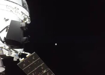 Artemis II Mission: Human mission reaches near the Moon after half a century, amazing view of Earth seen from space