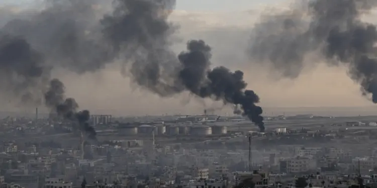 Big attack by America and Israel on Mashhad Airport of Iran, massive fire in oil depot