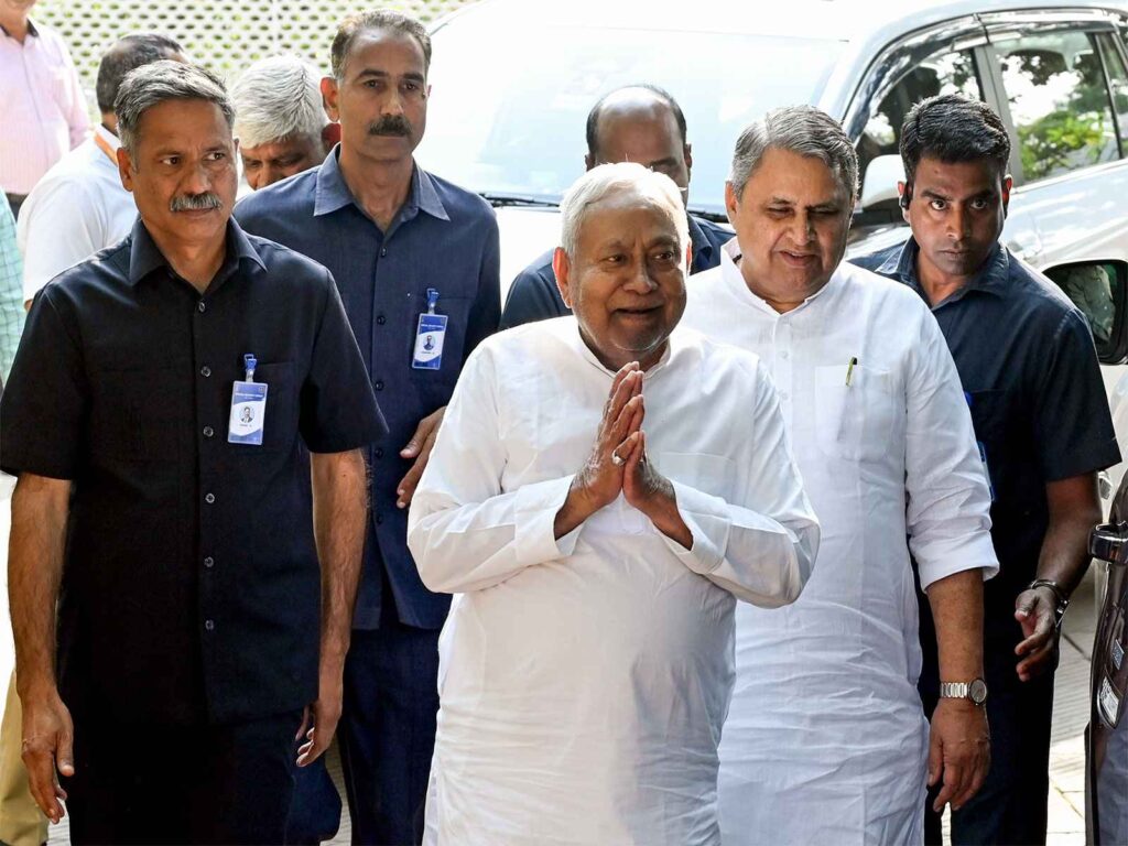 Bihar: Nitish Kumar resigns from the post of CM, preparations begin to form a new government.