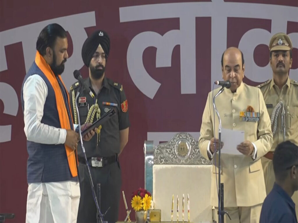 Bihar: Samrat Chaudhary took oath as Chief Minister, Vijay Chaudhary and Bijendra Prasad Yadav became Deputy CMs.