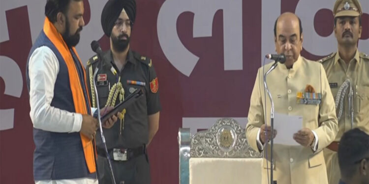 Bihar: Samrat Chaudhary took oath as Chief Minister, Vijay Chaudhary and Bijendra Prasad Yadav became Deputy CMs.