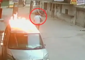 Car burning incident in Delhi, incident captured in CCTV