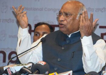 Controversy over adding delimitation with women's reservation, Kharge said - 'We will defeat it in Lok Sabha'