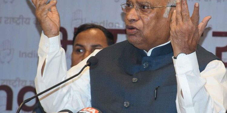 Controversy over adding delimitation with women's reservation, Kharge said - 'We will defeat it in Lok Sabha'
