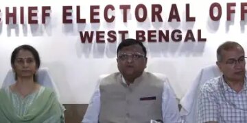 कोलकाता में स्ट्रॉन्ग रूम को लेकर विवाद तेज, टीएमसी-भाजपा आमने-सामने; चुनाव आयोग ने मांगी रिपोर्ट