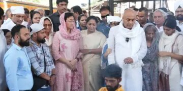 दिल्ली: आतिशी के पिता का अंतिम संस्कार, सीएम रेखा गुप्ता रहीं मौजूद