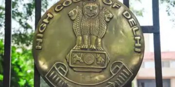 दिल्ली हाईकोर्ट के जज तेजस कारिया ने केजरीवाल के खिलाफ दायर याचिका की सुनवाई से खुद को किया अलग