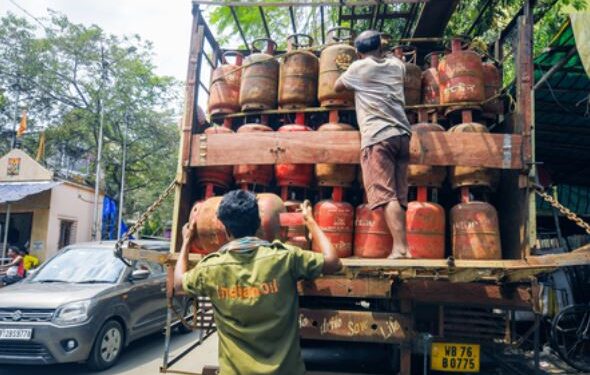 Domestic LPG supply normal, gas supply started in 4.58 lakh new PNG connections: Government