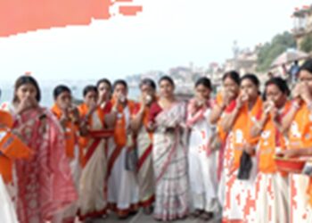 Excitement to welcome PM Modi in Varanasi, Bengali women blow conch shells at the ghat