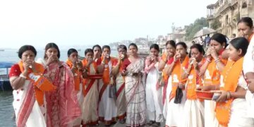 वाराणसी में पीएम मोदी के स्वागत को लेकर उत्साह, बंगाली महिलाओं ने घाट पर किया शंखनाद