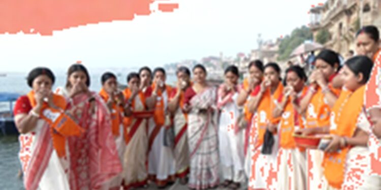 Excitement to welcome PM Modi in Varanasi, Bengali women blow conch shells at the ghat