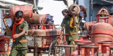 Fuel supply in the country normal even amid global tensions, more than 1.65 lakh metric tonnes of gas sold so far: Government