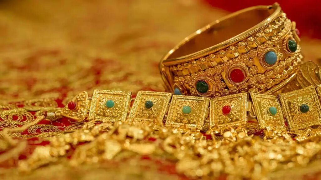 Gold-Silver Price Update: Gold shines again while silver falls, check today's latest rates before buying.