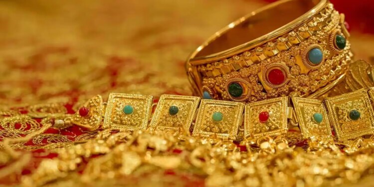 Gold-Silver Price Update: Gold shines again while silver falls, check today's latest rates before buying.