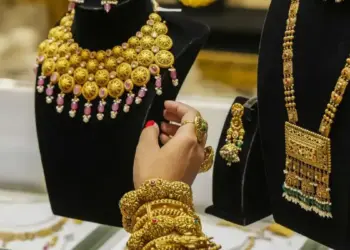 Gold Silver Prices Update: Silver became cheaper by ₹ 1800, the shine of gold also faded, check today's latest rates here