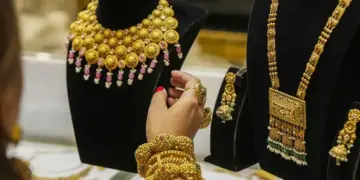 Gold Silver Prices Update: Silver became cheaper by ₹ 1800, the shine of gold also faded, check today's latest rates here