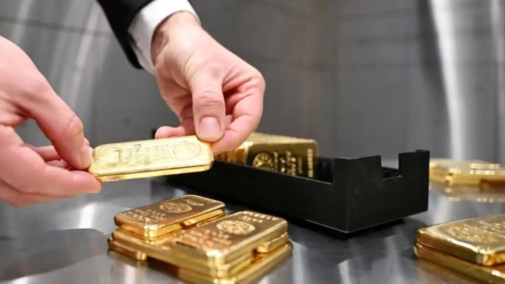 Gold-Silver Rally: Prices are on fire, buy or sell, know what is the opinion of experts for investors