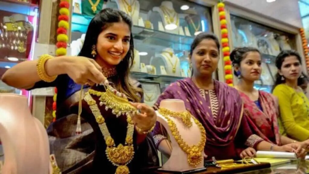 'Gold fell by ₹ 2,000 today, silver became cheaper by ₹ 3,000...' Know what is today's latest price