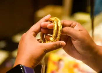 Gold price today: Fall continues for the second day, know what is today's latest price in your city including Delhi, Mumbai, Lucknow and Patna.