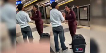 High voltage drama between husband and wife in Delhi Metro! Strong debate seen in viral video, people will abstain from marriage after watching the video