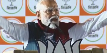 'I ate Jhalmuri, TMC is jealous...' Amidst the elections, PM Modi took a cheeky taunt at Mamata government.