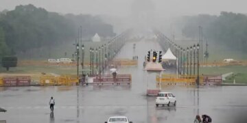 IMD Alert: There is a possibility of light rain in Delhi-NCR today. Weather will be pleasant, Meteorological Department issued yellow alert.