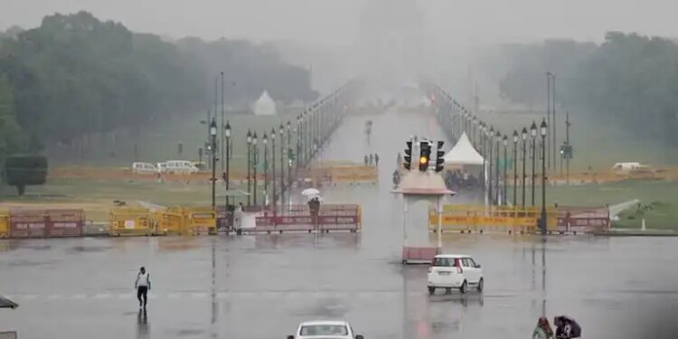 IMD Alert: There is a possibility of light rain in Delhi-NCR today. Weather will be pleasant, Meteorological Department issued yellow alert.