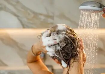 If you want to prevent hair fall then choose your shampoo keeping these things in mind, you will get relief from itching and dandruff.