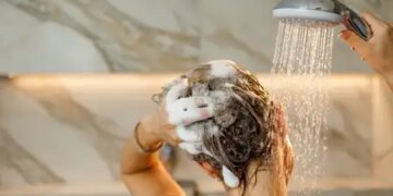 If you want to prevent hair fall then choose your shampoo keeping these things in mind, you will get relief from itching and dandruff.