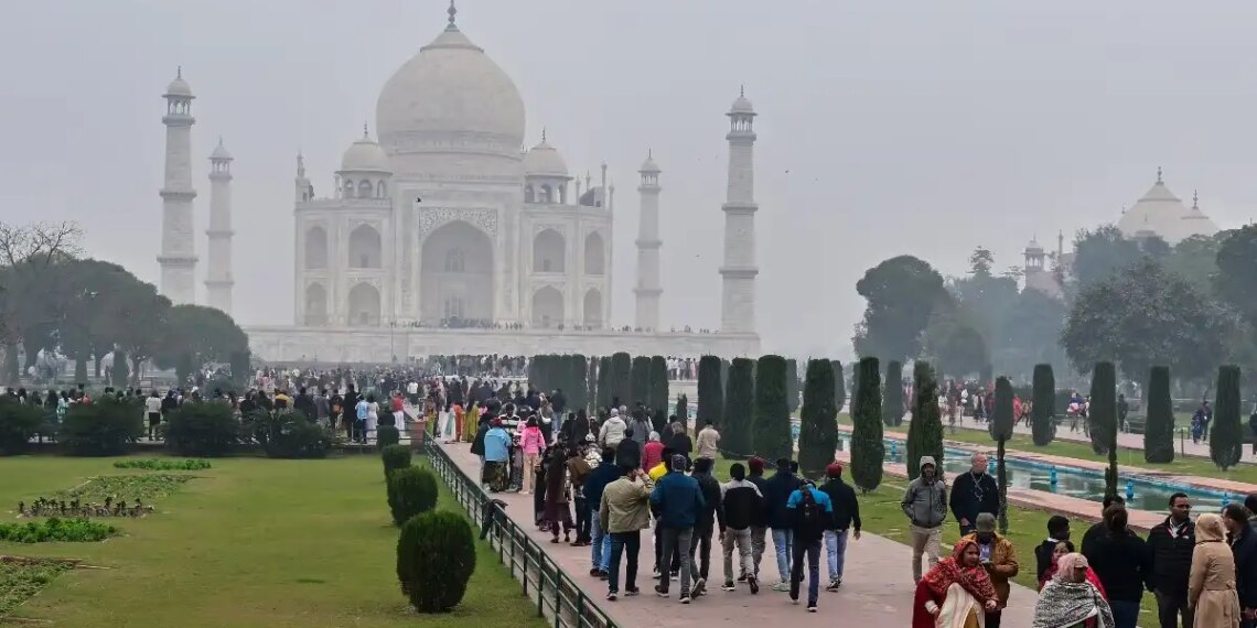 Impact of US-Iran War: Foreign tourists are moving away from India, a blow of ₹ 18000 crore to tourism and aviation sector.