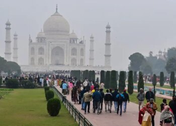 Impact of US-Iran War: Foreign tourists are moving away from India, a blow of ₹ 18000 crore to tourism and aviation sector.