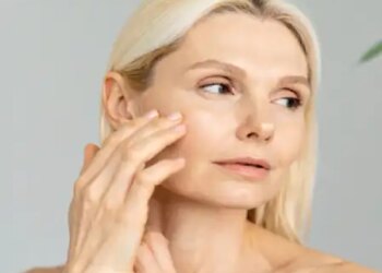 In summer, these Ayurvedic herbs will make your face glow and blemishes will also reduce.