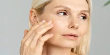 In summer, these Ayurvedic herbs will make your face glow and blemishes will also reduce.