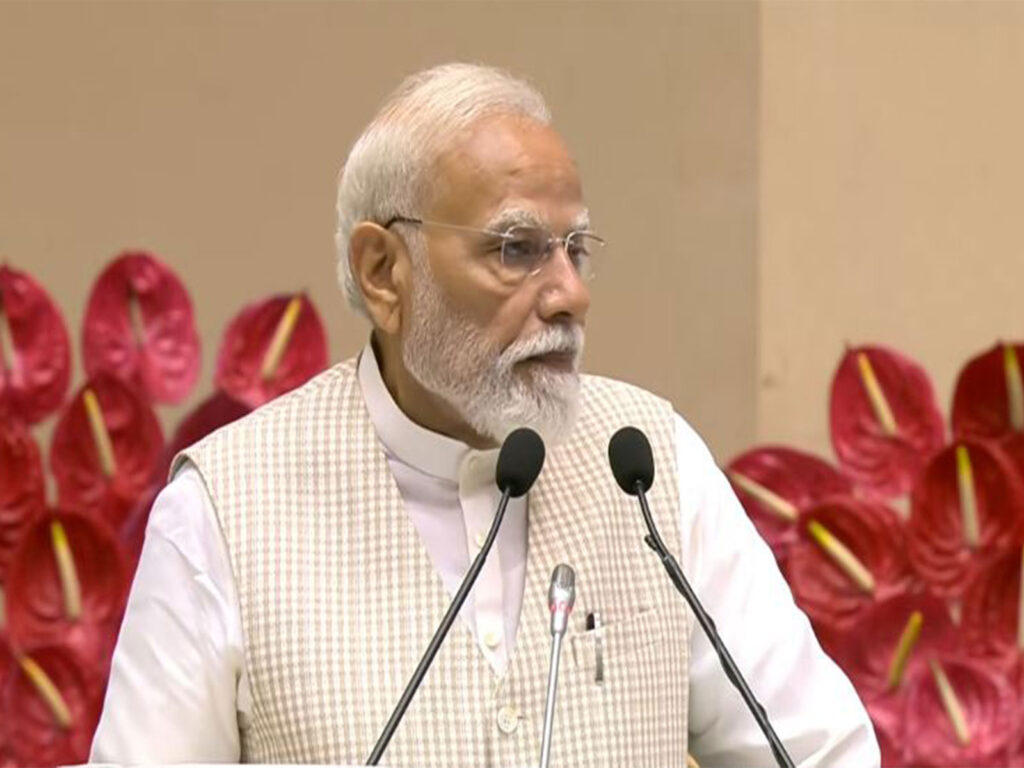 'India is moving towards the biggest decision of the 21st century...', PM Modi described women's reservation as historic