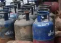 Inflation hits people early in the morning! Price of commercial cylinder increased by Rs 195, know the latest rates