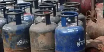 Inflation hits people early in the morning! Price of commercial cylinder increased by Rs 195, know the latest rates