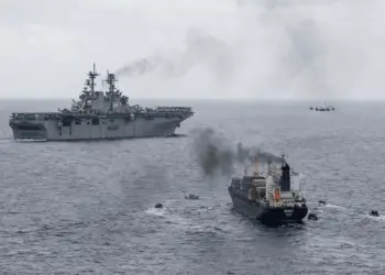 Iran fired missiles at American warship and Israeli ship, there was chaos in the sea, 16 Indian ships also got stranded.