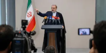 Iran threatens America and Israel with devastating attack, asks Gulf countries to pull out American troops from their land