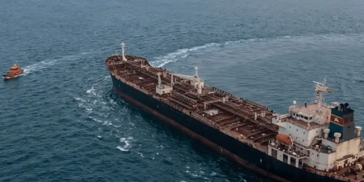 Iran's oil tanker turned towards China instead of coming to Gujarat, payment terms spoiled India's game.