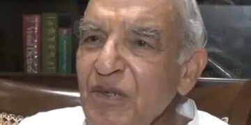 Kejriwal's Satyagraha is ridiculous and against the judiciary: Pawan Bansal