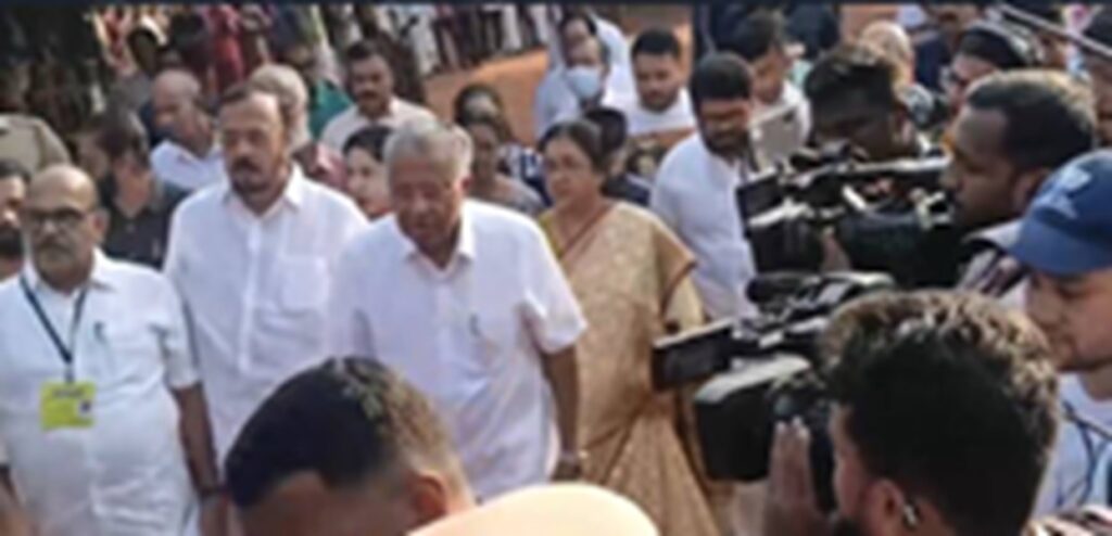 Kerala Elections: Actor Mohanlal arrived before the start of voting, CM P. Vijayan also cast his vote.