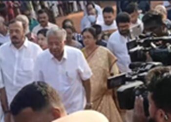 Kerala Elections: Actor Mohanlal arrived before the start of voting, CM P. Vijayan also cast his vote.