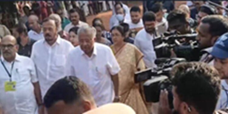 Kerala Elections: Actor Mohanlal arrived before the start of voting, CM P. Vijayan also cast his vote.